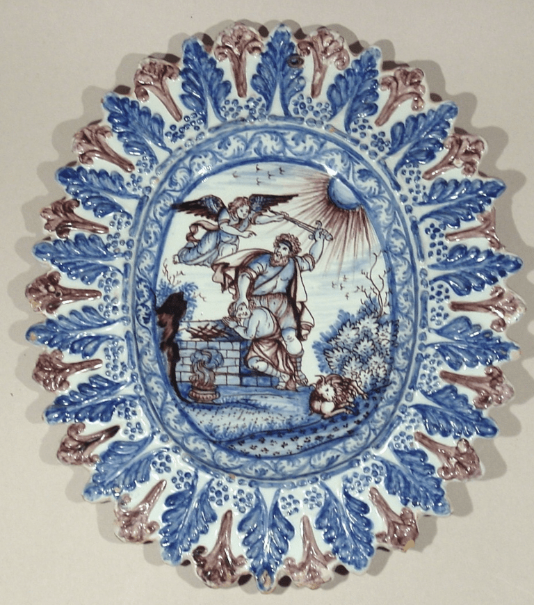 Petit plat à bord godronné, Le sacrifice d’Abraham, fabrique de Saint-Jean-du-Désert, grand feu en camaïeu bleu et de manganèse, Marseille, vers 1680 -1700, coll. Jacques Chave, © Jc